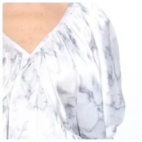 ❤️🔥Pretty Satin V-neck Tie Dye Top Medium - Picture 3 of 4